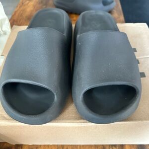 Adidas Yeezy Slides Onyx